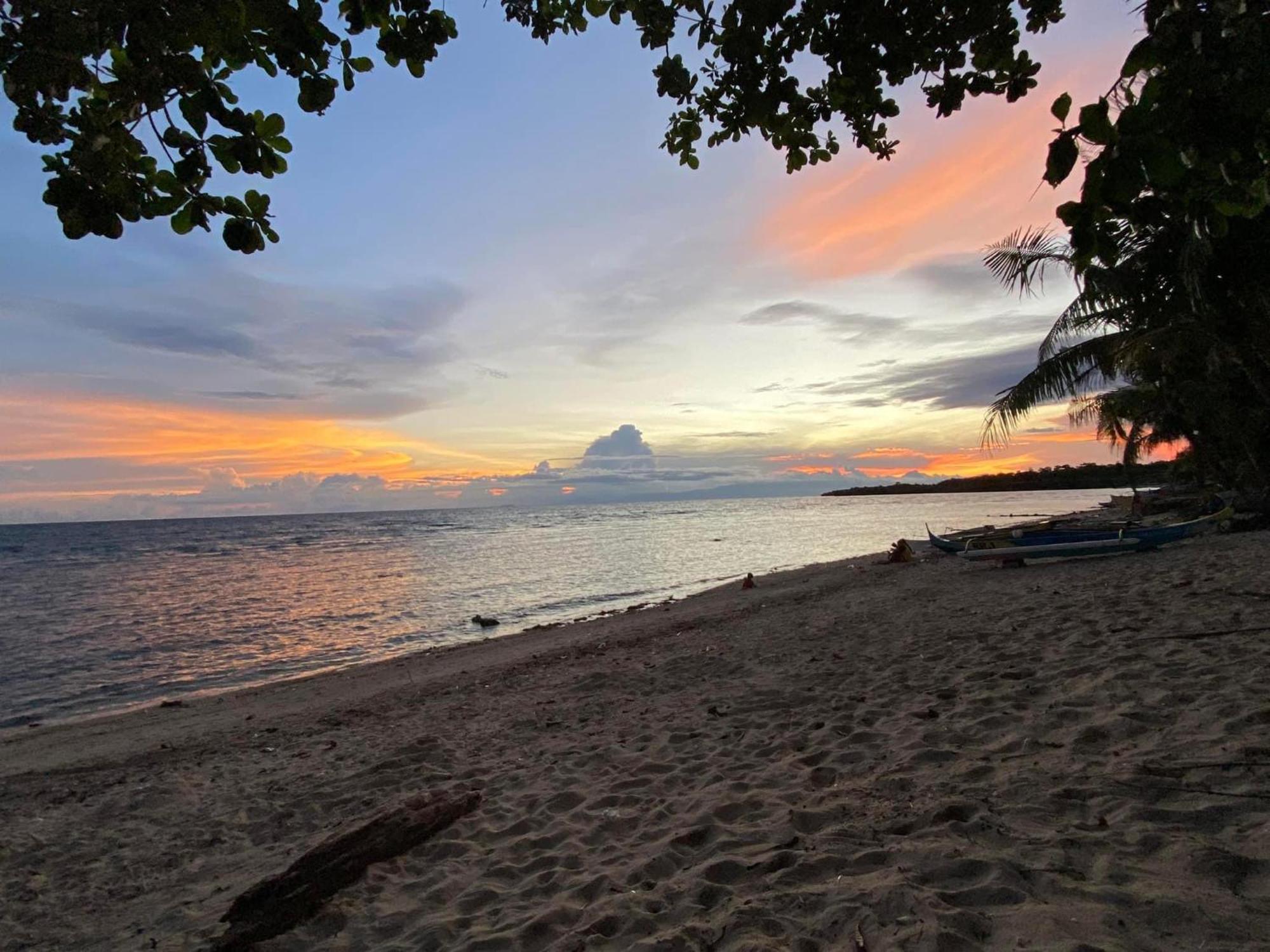 Hola Beach Resort Siquijor Exterior photo